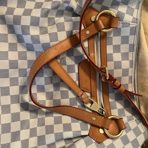 Authentic Louis Vuitton Evora Damier Satchel - Picture 8 of 11